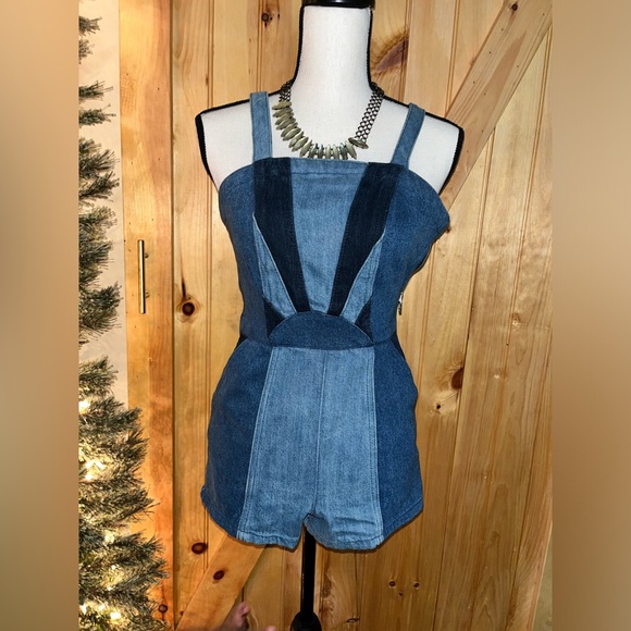 BLANK NYC Denim romper - Picture 3 of 11